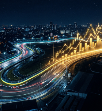 Circuito de carreras nocturno transformándose en un gráfico financiero ascendente, imagen de La Semana de la Inversión Sí Es Para Ti
